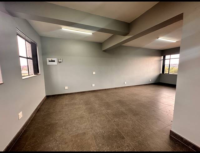 79M² OFFICE TO LET IN GREENSIDE